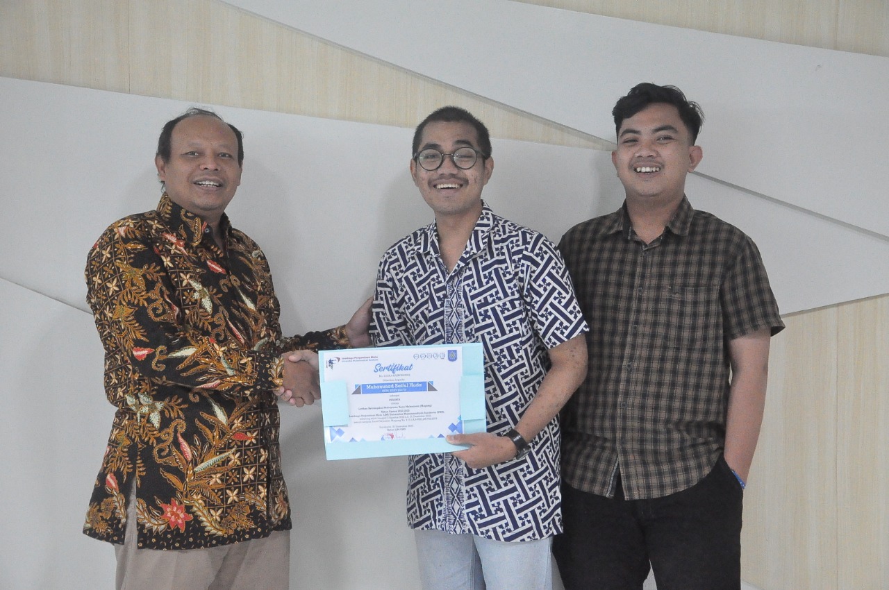 You are currently viewing Perpisahan dan Penyerahan Sertifikat Kepada Mahasiswa Magang di LJM
